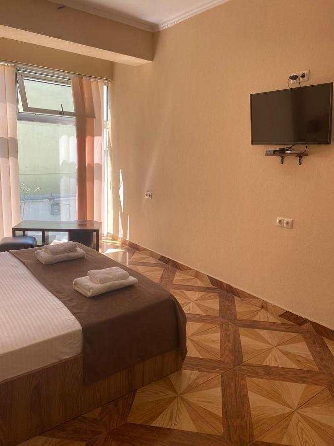 Hotel Saburtalo Roni Tbilisi Exterior foto